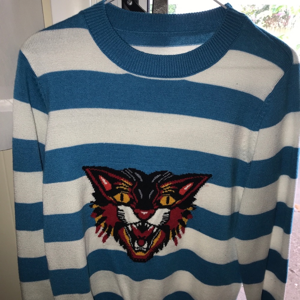 Long Sleeve Sweater Blue & White stripped tiger